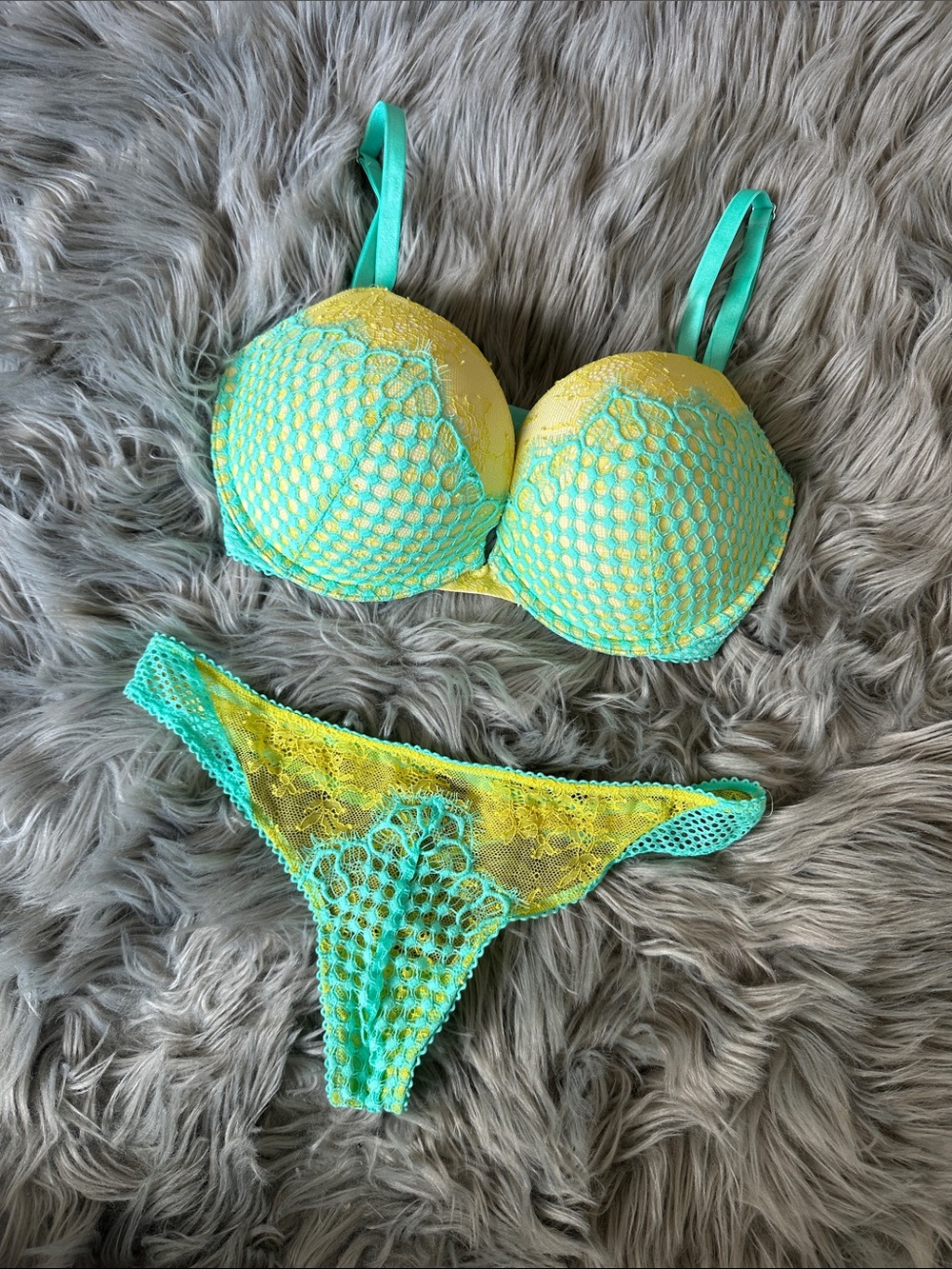 Victoria’s Secret - Very Sexy Lace Push-Up Bra and Matching Thong Set - 32DDD/M
